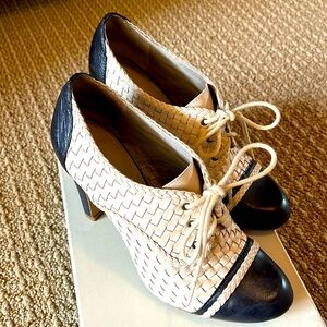 Hinge Lea Oxford Pump